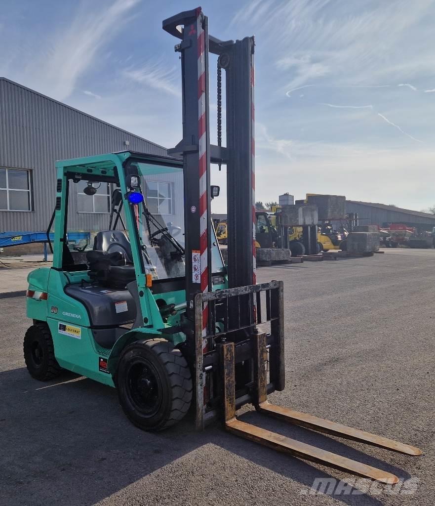 Mitsubishi FD30N Reach truck - depo içi istif araçları