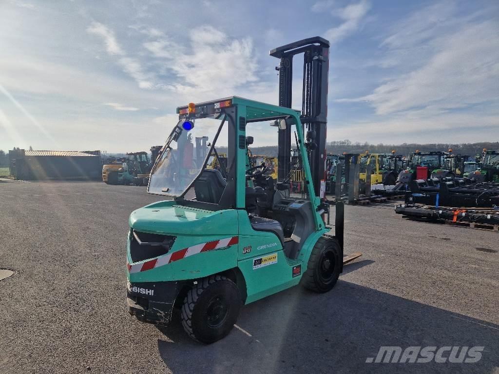 Mitsubishi FD30N Reach truck - depo içi istif araçları
