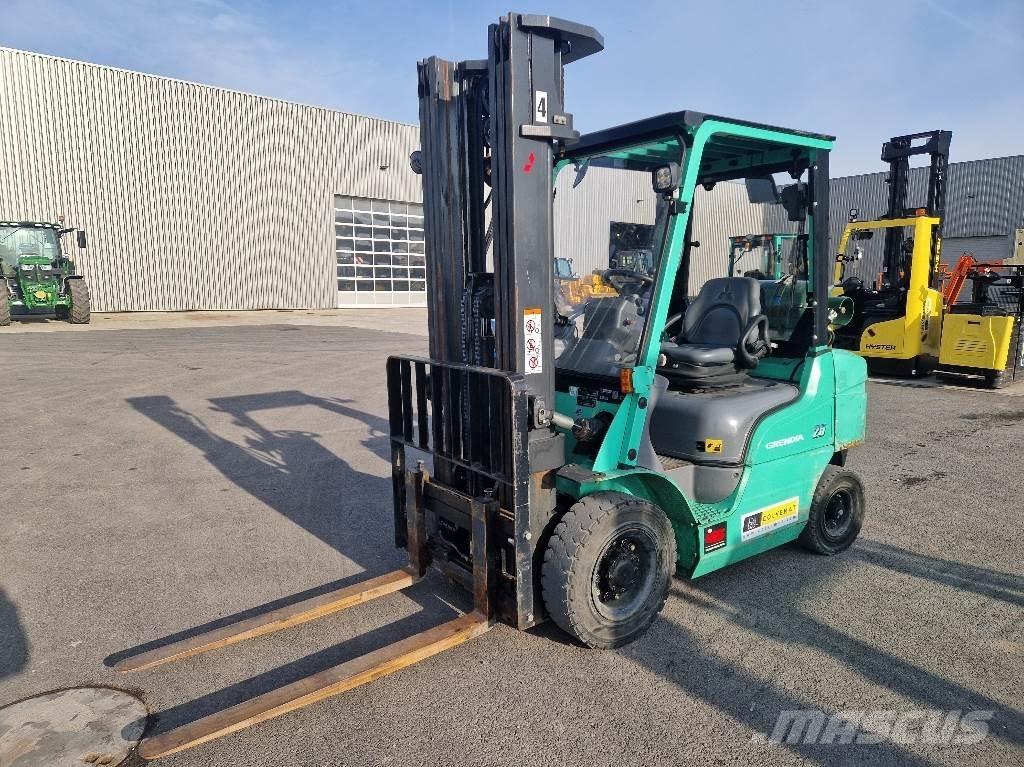 Mitsubishi FD30N Reach truck - depo içi istif araçları
