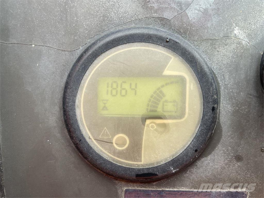 JLG 800AJ Körüklü personel platformları