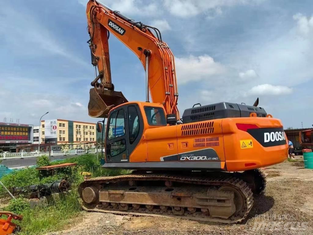 Doosan DX 300 Paletli ekskavatörler