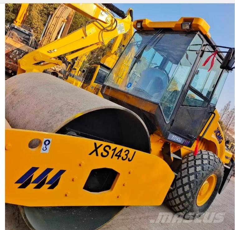 XCMG XS 142 J Çift tamburlu silindirler