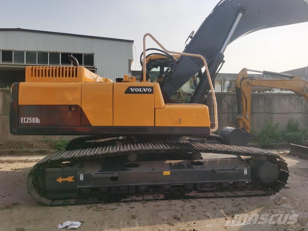 Volvo EC 250 D L Paletli ekskavatörler