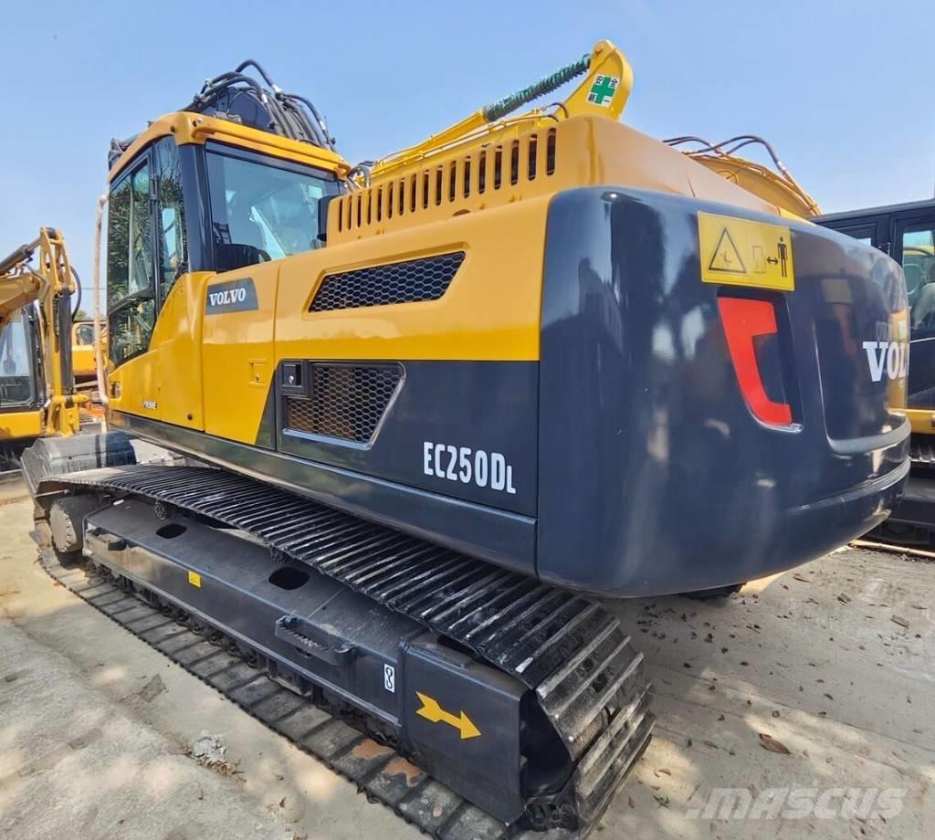 Volvo EC 250 D L Paletli ekskavatörler