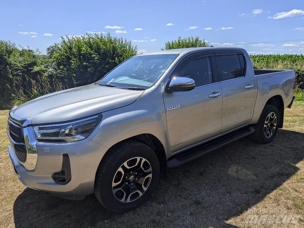 Toyota Hilux Pikaplar