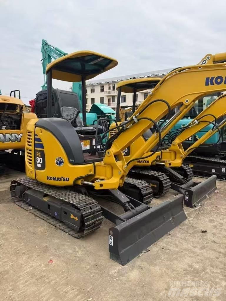 Komatsu 30 Paletli ekskavatörler