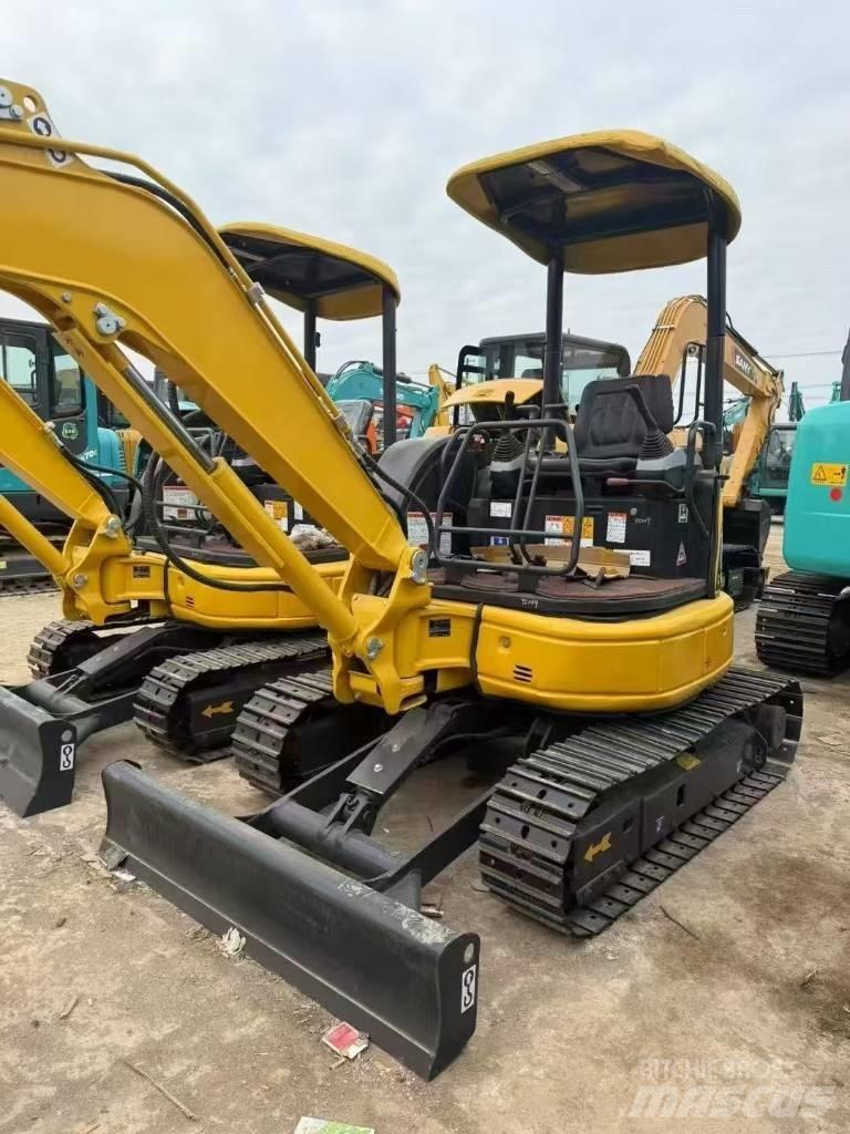 Komatsu 30 Paletli ekskavatörler