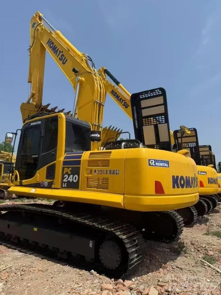 Komatsu 240LC-8 Paletli ekskavatörler