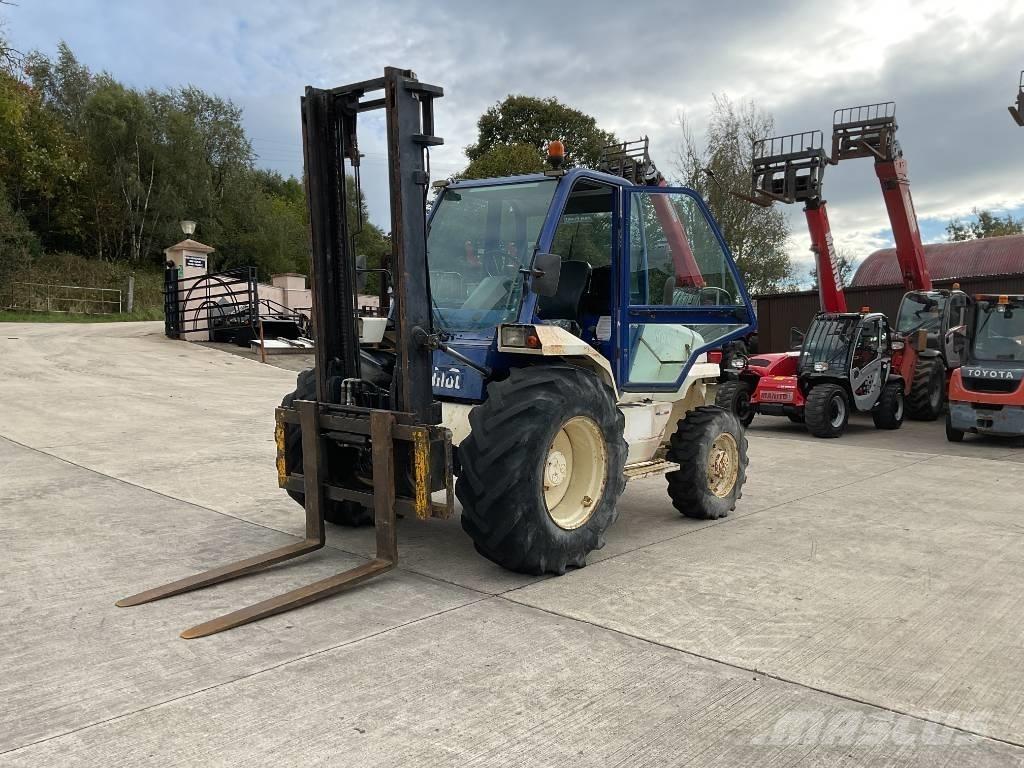Manitou M 26.4 Arazi tipi forklift