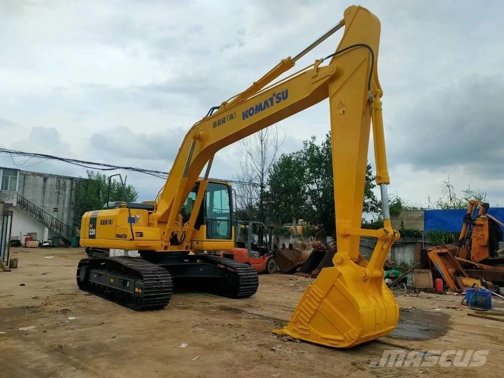 Komatsu PC 220-7 Paletli ekskavatörler