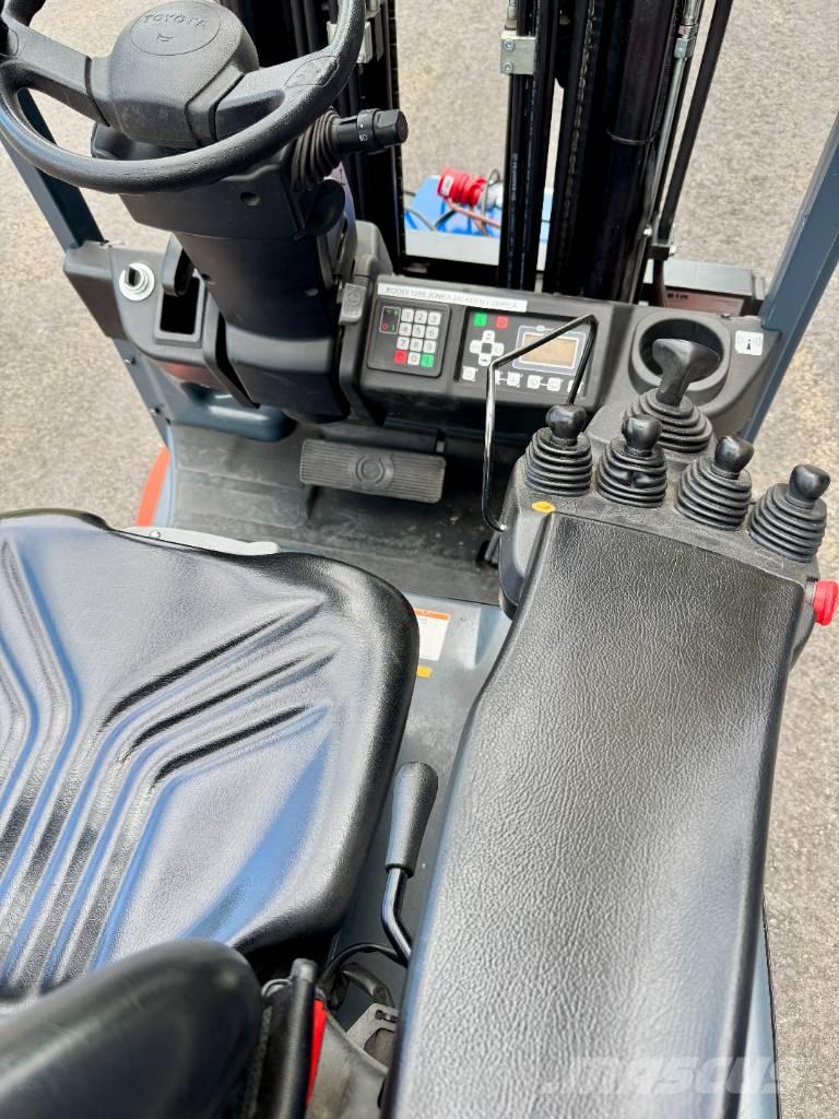 Toyota 8FBEKT18T Elektrikli forkliftler