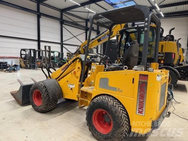 Knikmops km 250 Mini yükleyiciler