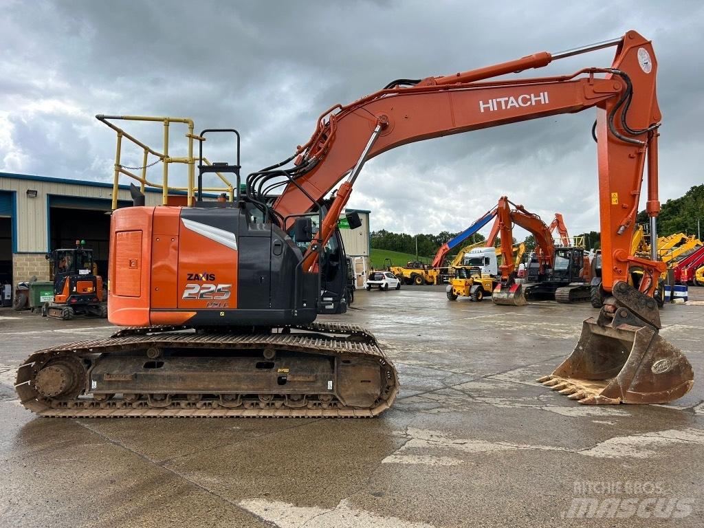 Hitachi ZX225 USLC-7 Paletli ekskavatörler