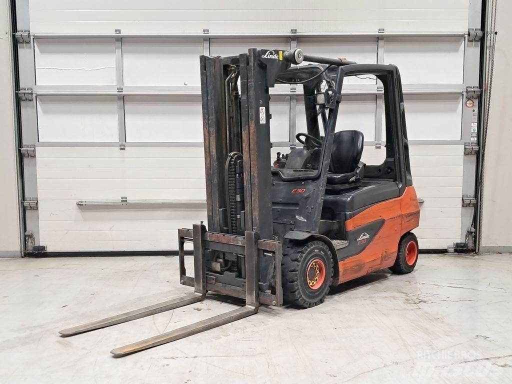 Linde E30-01 Elektrikli forkliftler