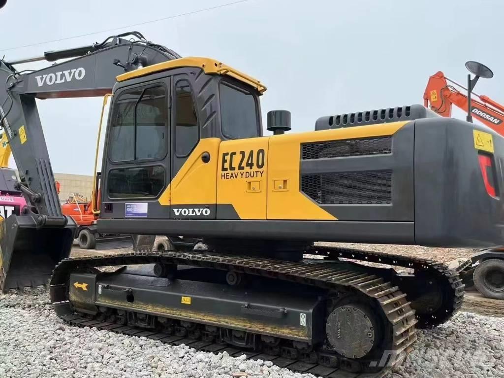 Volvo EC 240 Paletli ekskavatörler