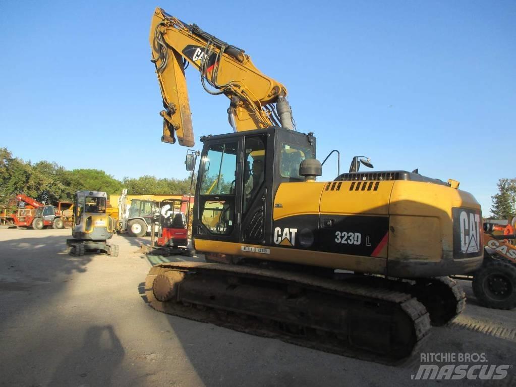 CAT 323 D L Paletli ekskavatörler
