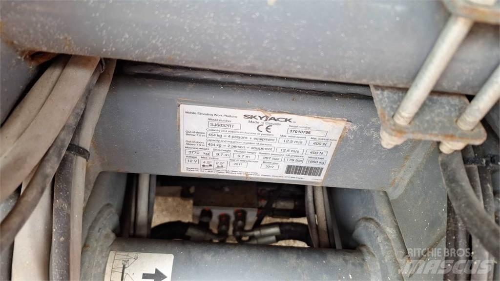 SkyJack SJ6832RTE Makasli platformlar