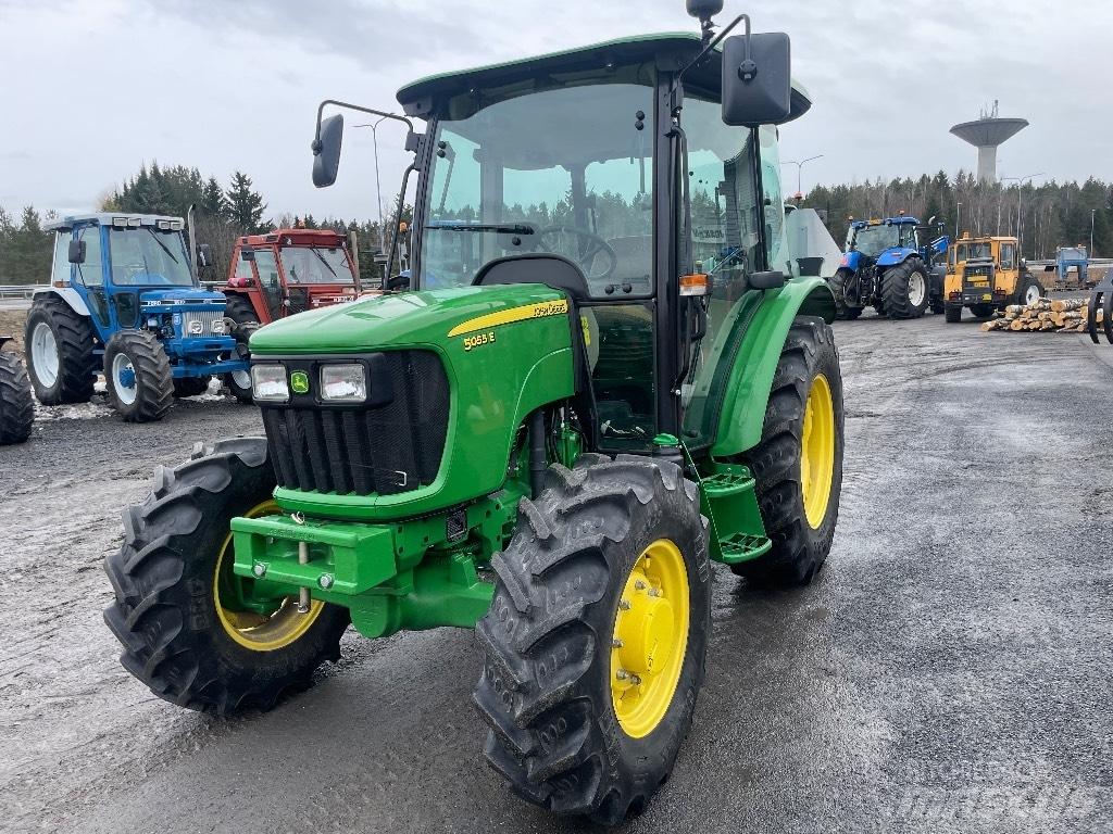 John Deere 5055 E Traktörler