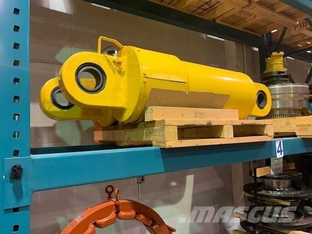 Komatsu 830 E Belden kirma kaya kamyonu