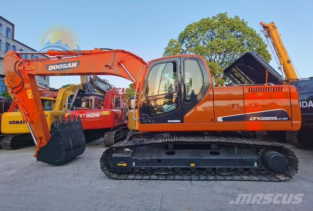 Doosan DX 225 LC Paletli ekskavatörler