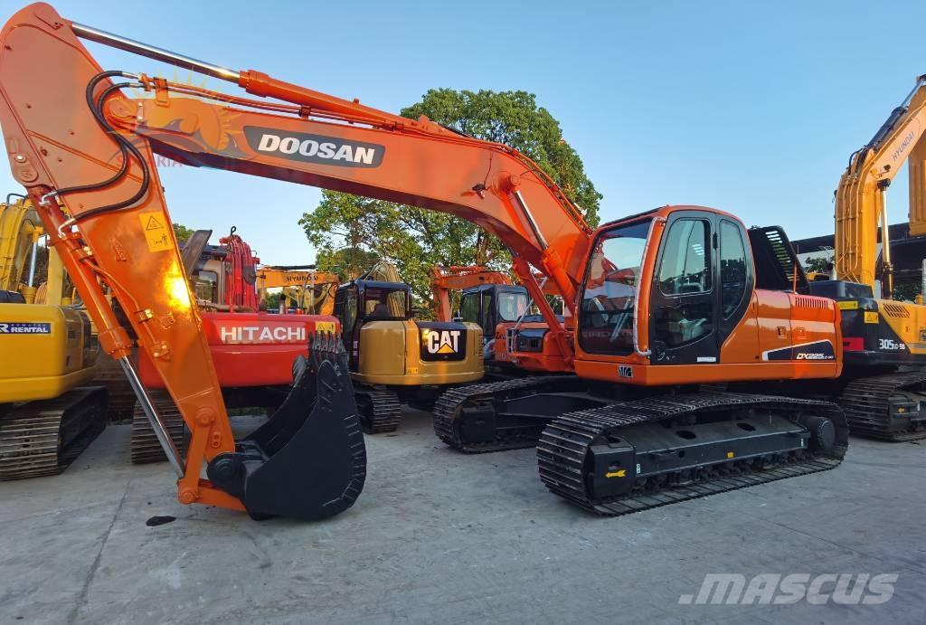 Doosan DX 225 LC Paletli ekskavatörler