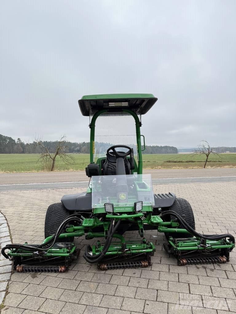 John Deere 8700 A Fairway çim biçme makineleri