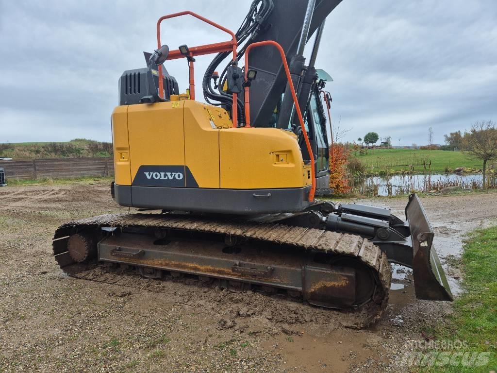 Volvo ECR235EL Paletli ekskavatörler