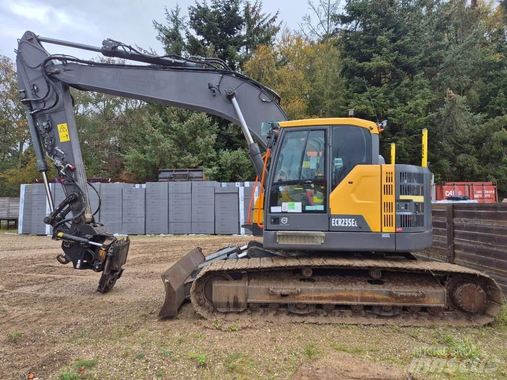 Volvo ECR235EL Paletli ekskavatörler