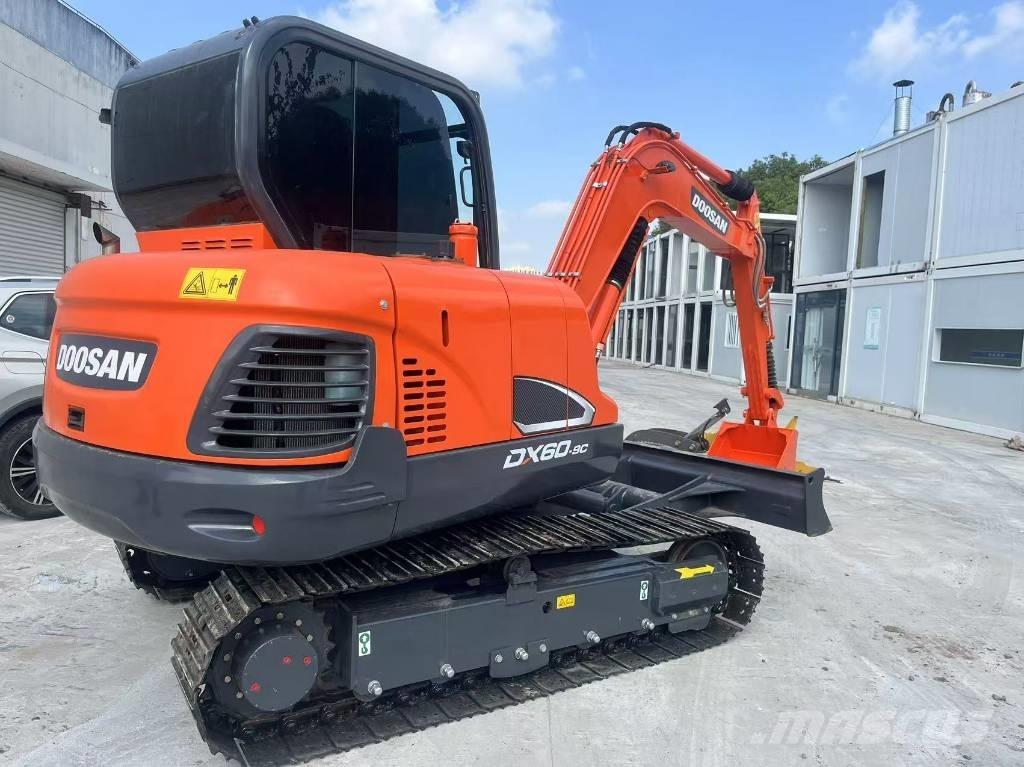Doosan DX 60 Paletli ekskavatörler