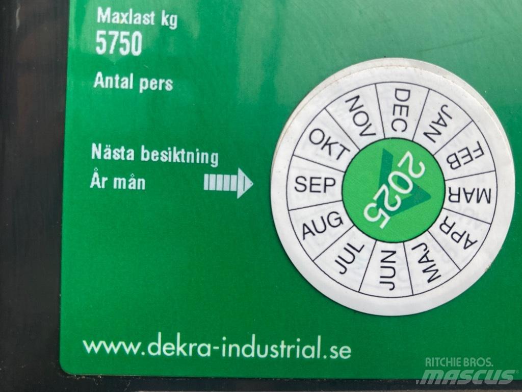 Hitachi 140w Lastik tekerli ekskavatörler