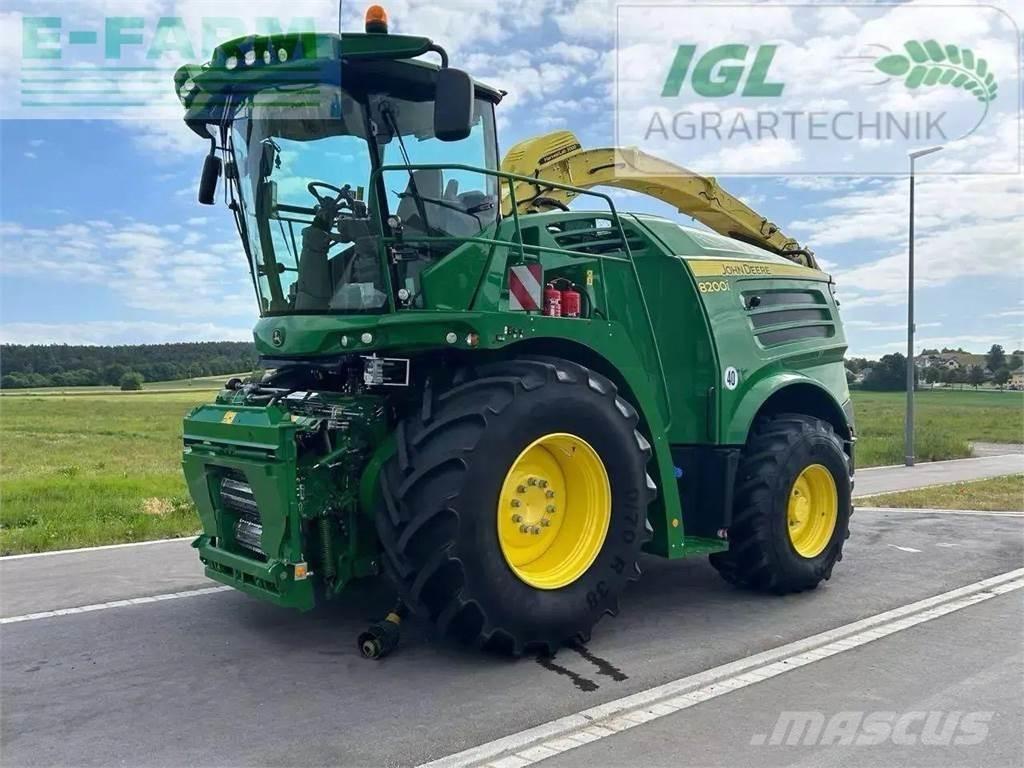 John Deere 8200 i Kendi yürür silaj makinalari