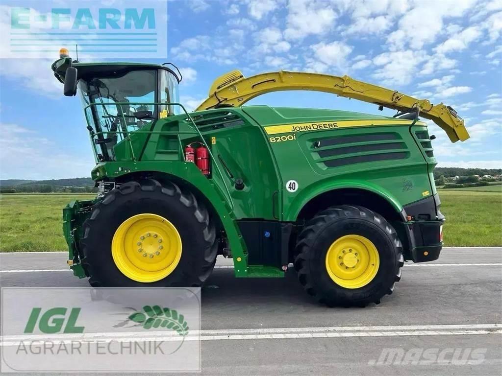 John Deere 8200 i Kendi yürür silaj makinalari