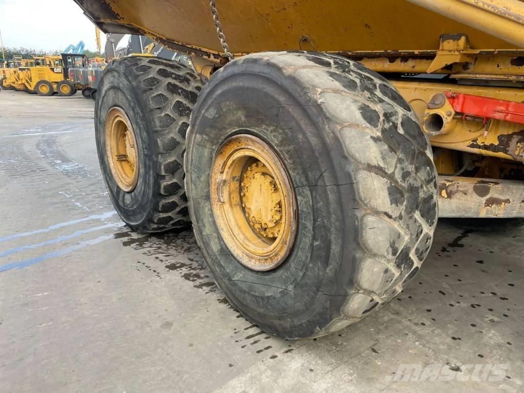 CAT 735 Belden kirma kaya kamyonu