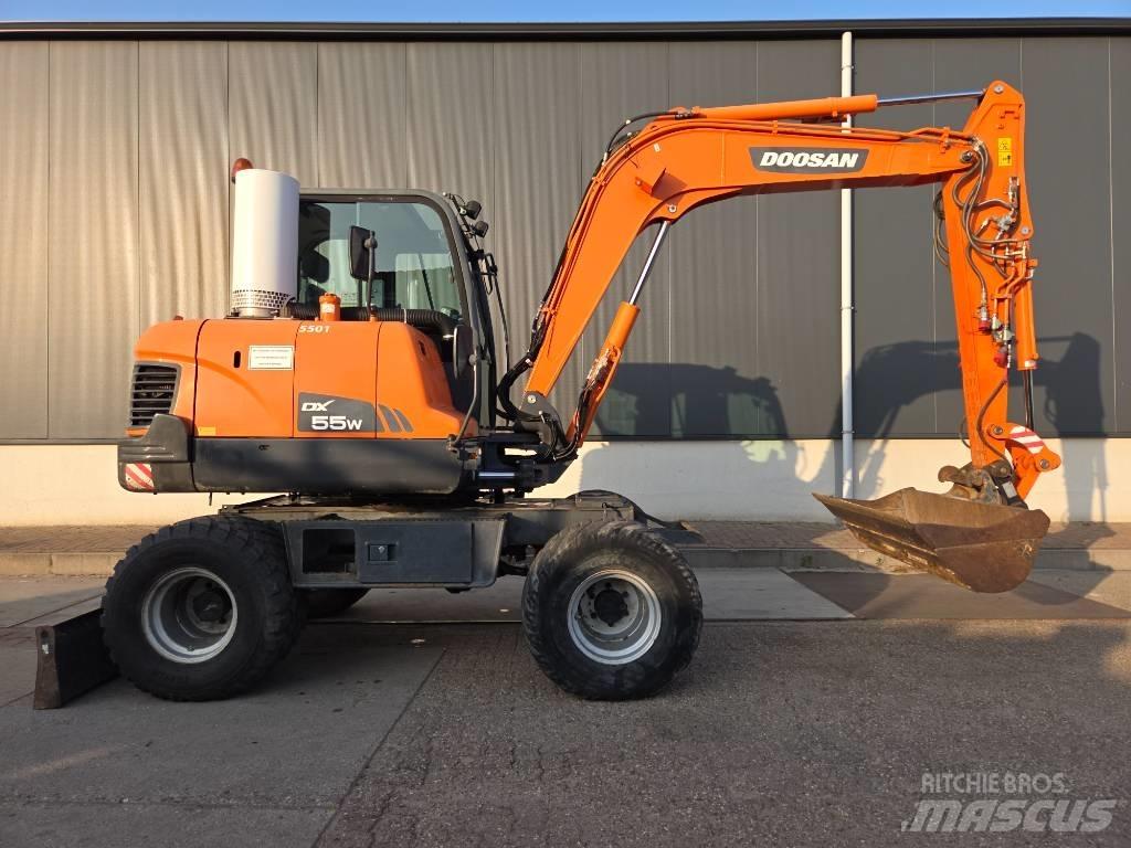 Doosan DX 55 W Lastik tekerli ekskavatörler