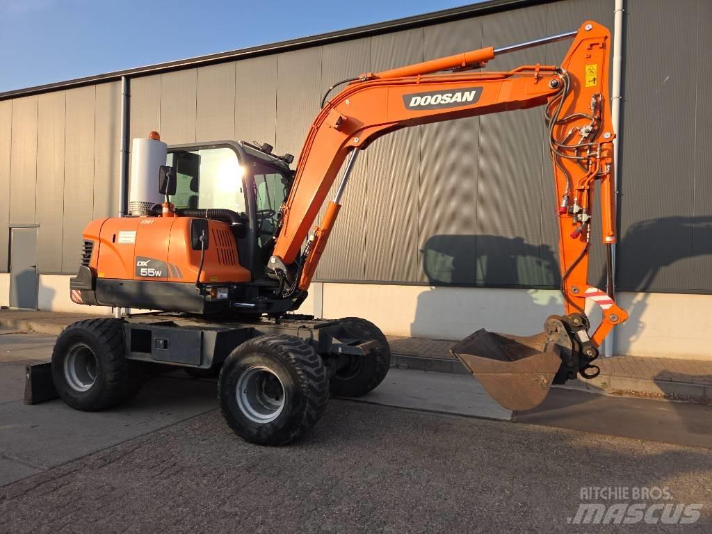 Doosan DX 55 W Lastik tekerli ekskavatörler