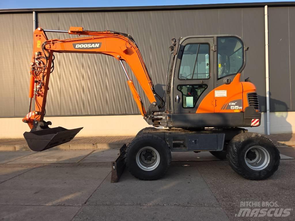 Doosan DX 55 W Lastik tekerli ekskavatörler