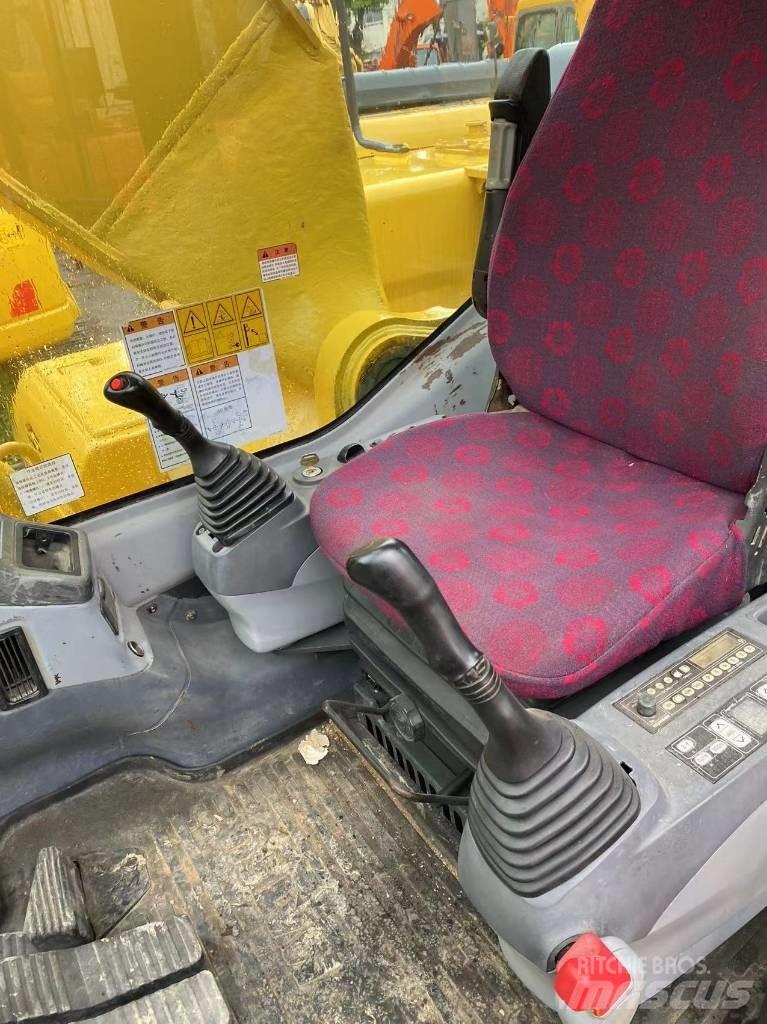 Komatsu 220 Paletli ekskavatörler