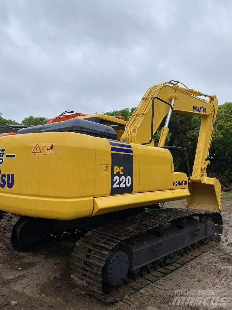 Komatsu 220 Paletli ekskavatörler