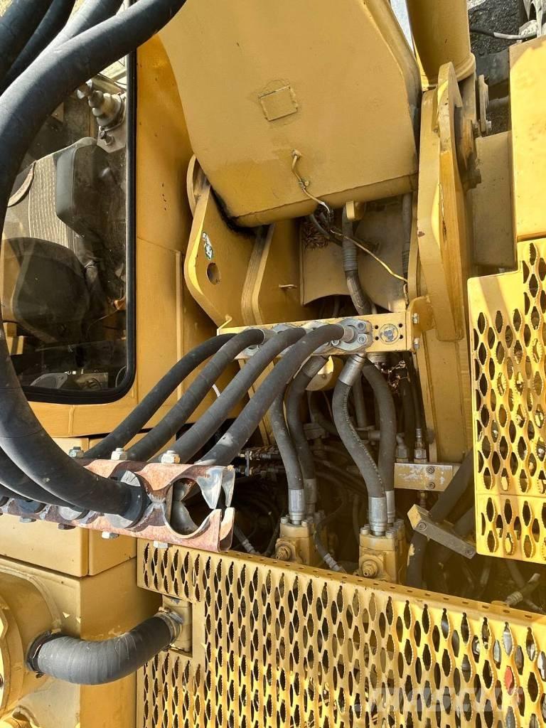 CAT 214 Lastik tekerli ekskavatörler