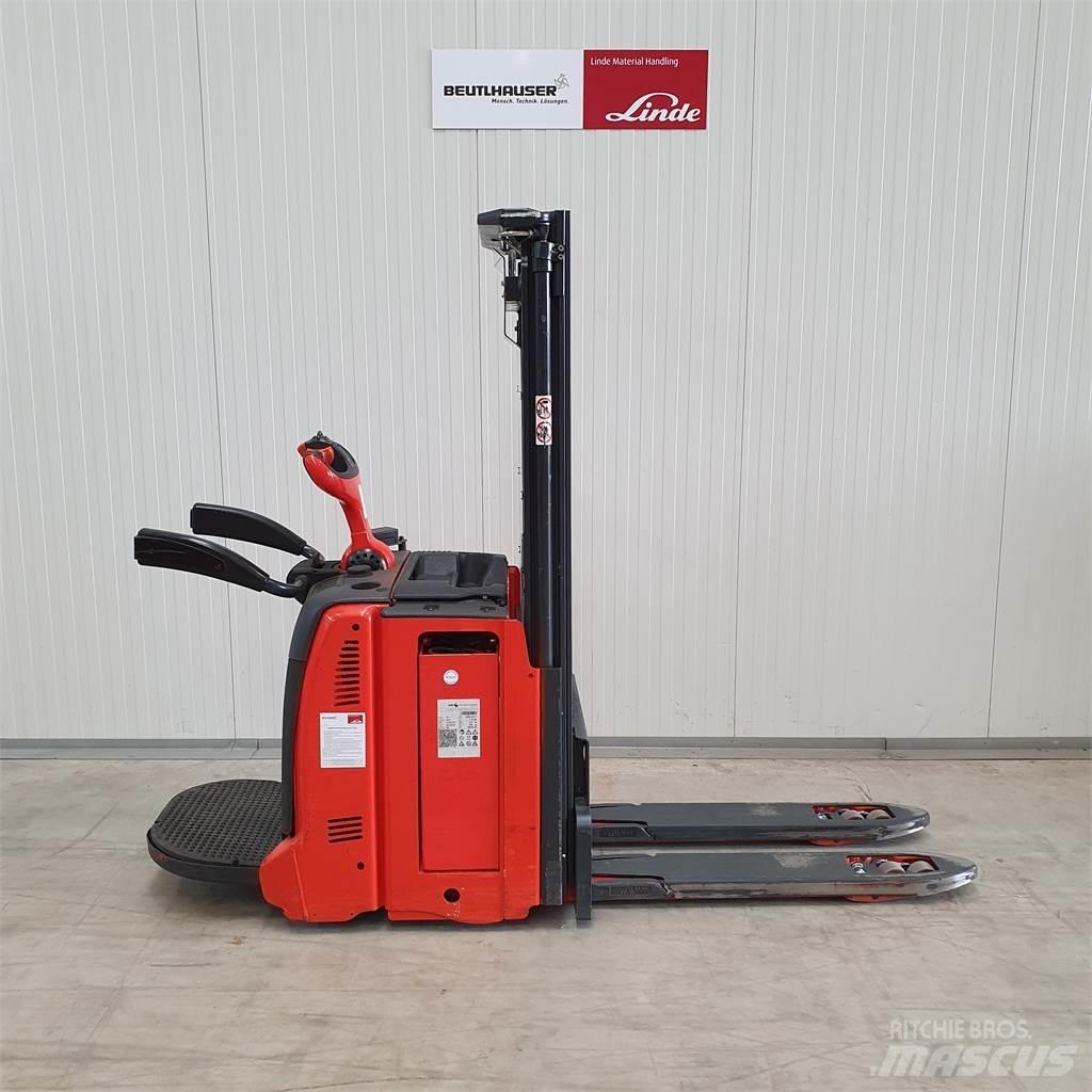 Linde D12AP Yaya kumandali istif makinasi