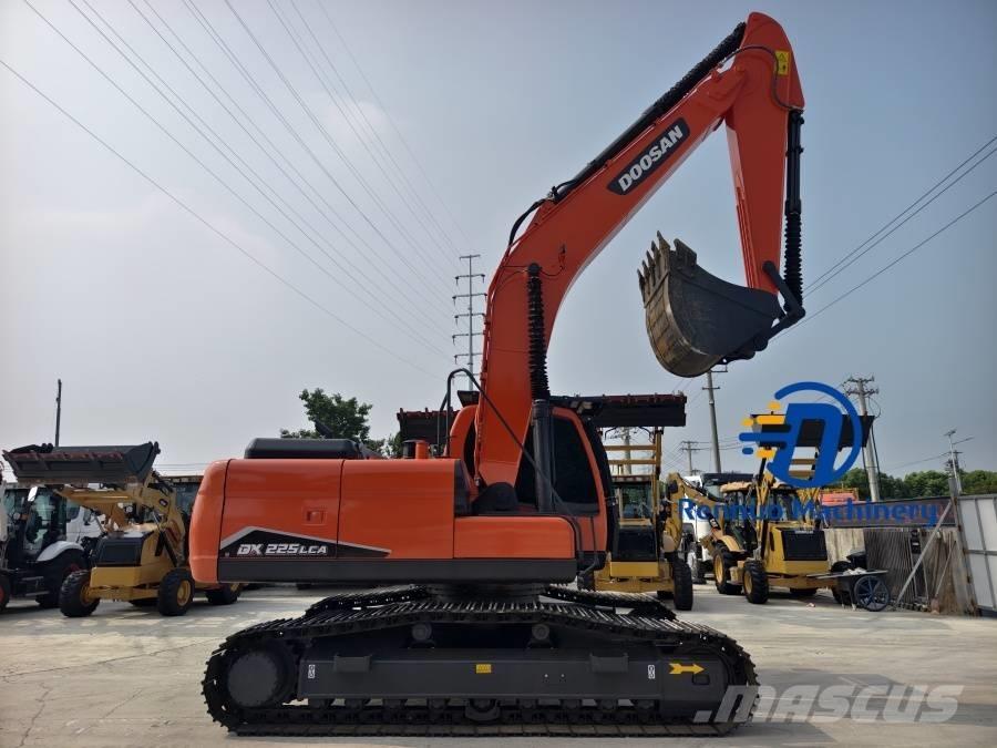 Doosan DX 225 LCA Paletli ekskavatörler