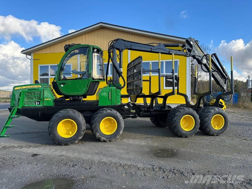 John Deere 810 E Tomruk yükleyici traktörler