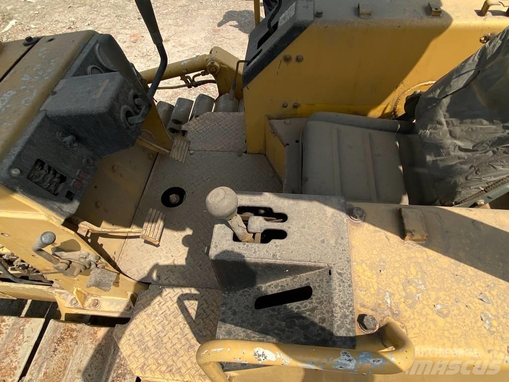 Komatsu D21P-6 Paletli dozerler