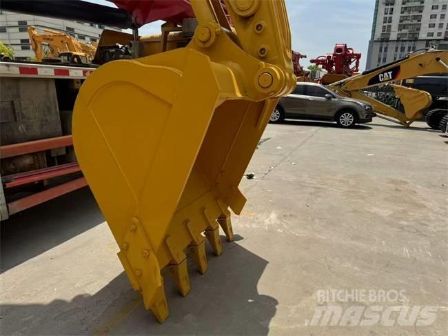 Komatsu PC 220 Paletli ekskavatörler