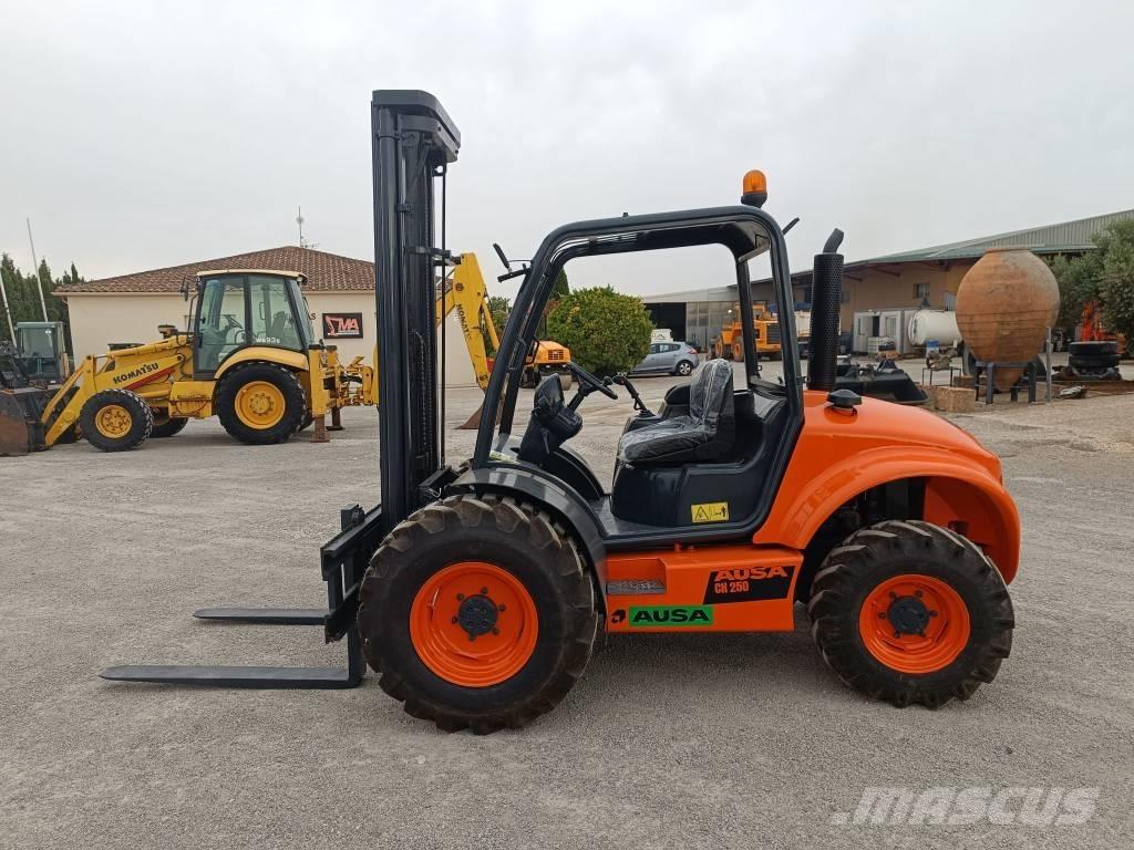 Ausa CH 250 X4 Arazi tipi forklift