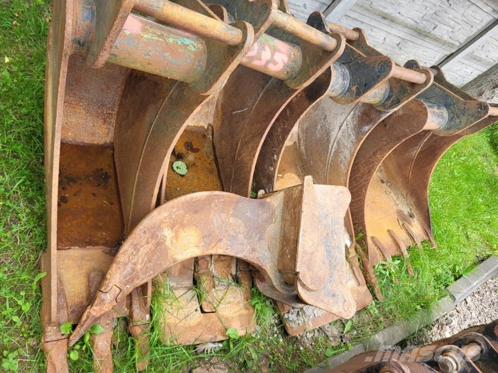 Komatsu PW110 Lastik tekerli ekskavatörler