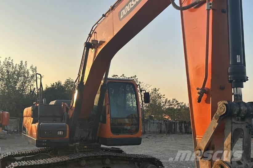 Doosan DX220 Paletli ekskavatörler