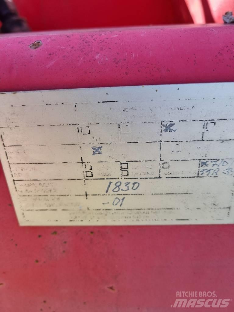 Livakka 14 m3 Sivi gübre ve ilaç tankerleri