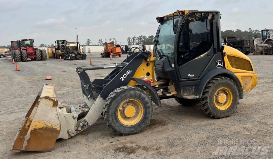 John Deere 204L Tekerlekli yükleyiciler