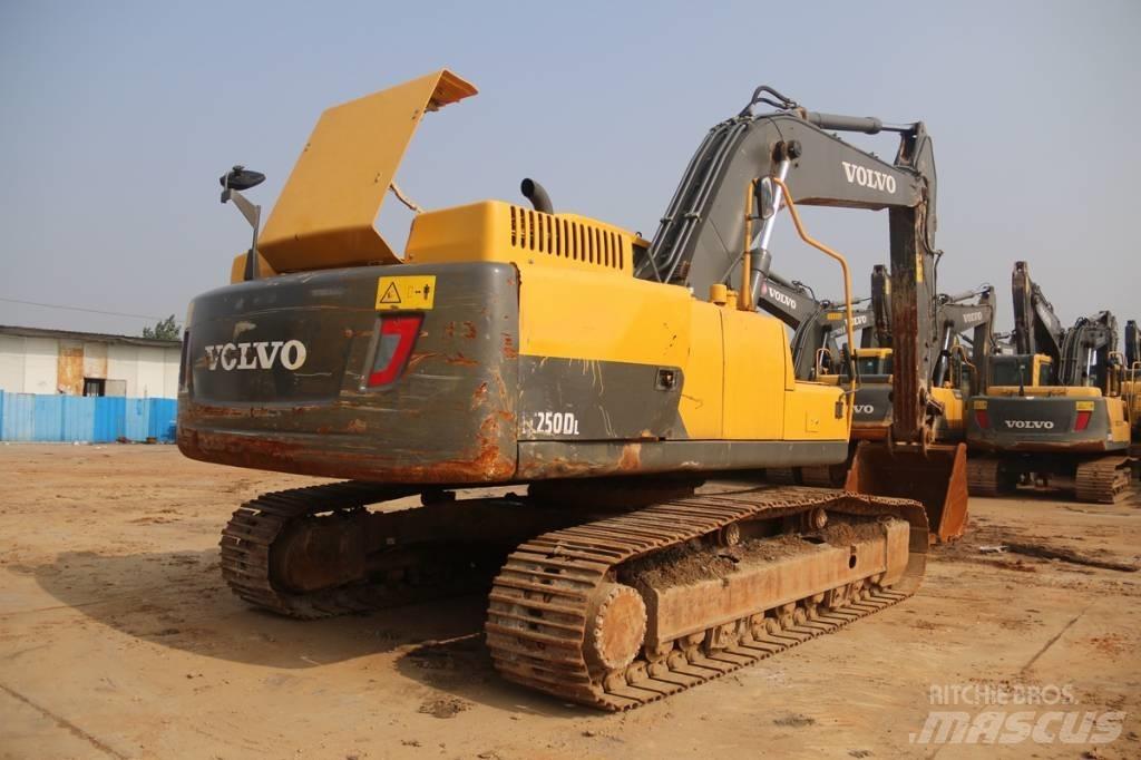Volvo EC250 Paletli ekskavatörler
